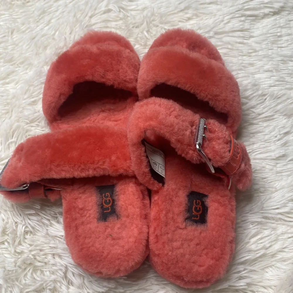 Ugg Platform Coral Colored Fuzzy Slip-On Buckle Sandals Size 8